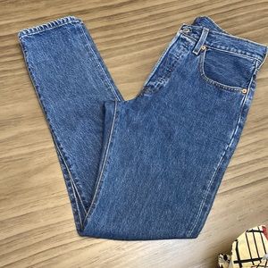 LEVI’S WHITE OAK SKINNY JEANS